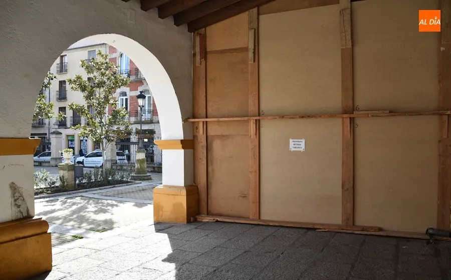 Foto 10 - La Plazuela del Buen Alcalde inicia su mutaci&oacute;n carnavalera