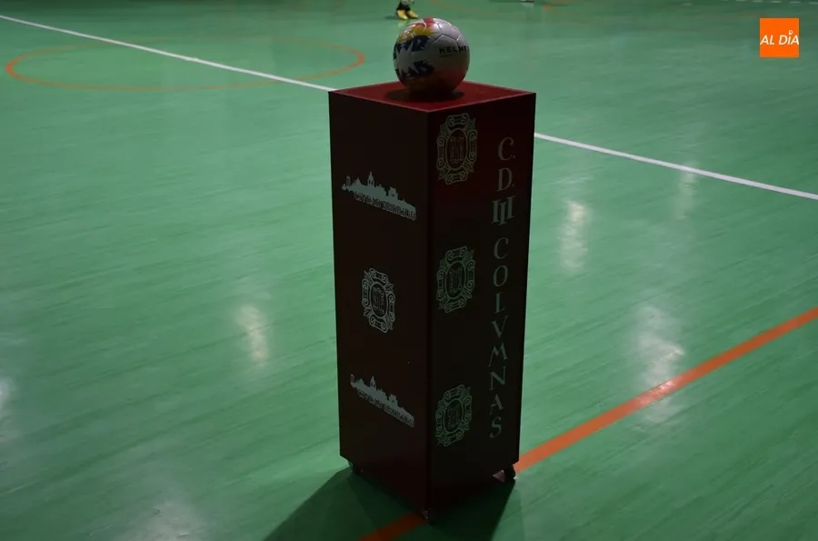 Foto 3 - El III Columnas estrena t&oacute;tem para los balones en el recuperado derby benjam&iacute;n de los Juegos Escolares