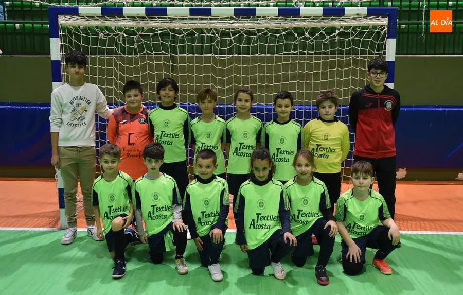 Foto 4 - El III Columnas estrena t&oacute;tem para los balones en el recuperado derby benjam&iacute;n de los Juegos Escolares