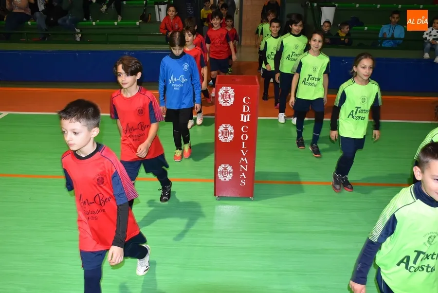 Foto 7 - El III Columnas estrena t&oacute;tem para los balones en el recuperado derby benjam&iacute;n de los Juegos Escolares