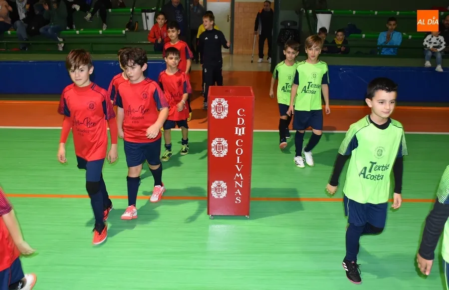 Foto 8 - El III Columnas estrena t&oacute;tem para los balones en el recuperado derby benjam&iacute;n de los Juegos Escolares