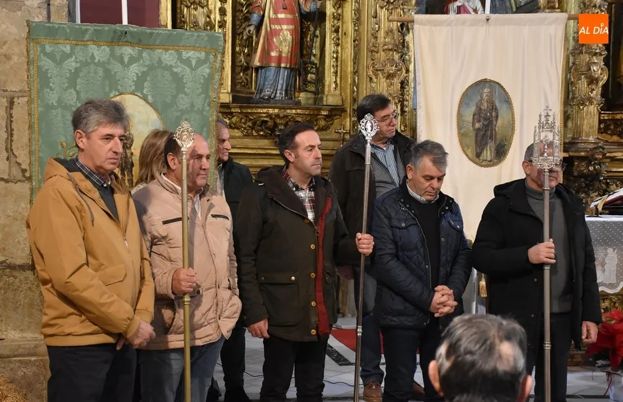 Foto 9 - Los mayordomos para 2024 de las celebraciones de San Andr&eacute;s cogen las varas
