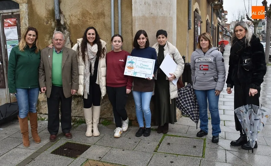Foto 5 - Larga ruta, con rosc&oacute;n incluido, para entregar los 2.000&euro; de premios del Concurso de Decoraci&oacute;n