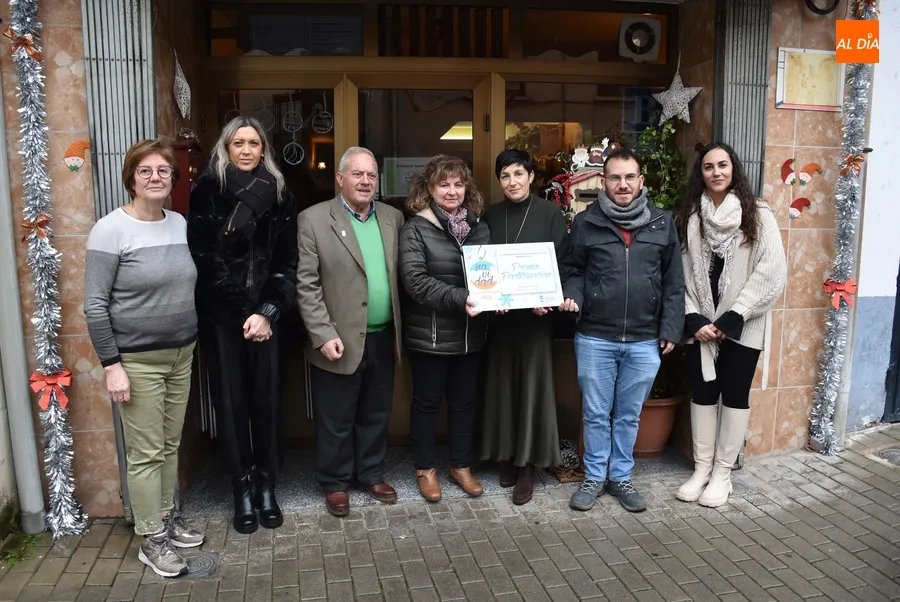 Foto 6 - Larga ruta, con rosc&oacute;n incluido, para entregar los 2.000&euro; de premios del Concurso de Decoraci&oacute;n