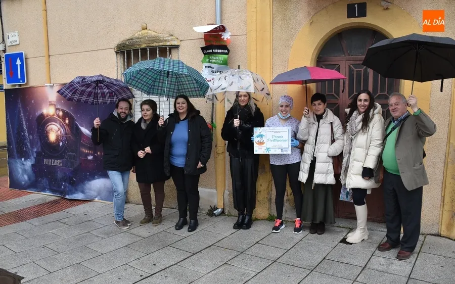 Foto 8 - Larga ruta, con rosc&oacute;n incluido, para entregar los 2.000&euro; de premios del Concurso de Decoraci&oacute;n