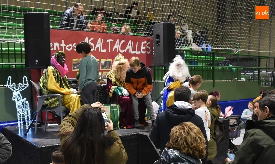Foto 2 - Navilandia vive su d&iacute;a m&aacute;s concurrido con la recepci&oacute;n a los Reyes Magos