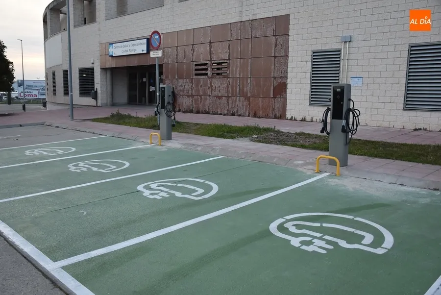 Foto 5 - La Junta crea una electrolinera a las puertas del Centro de Salud de Ciudad Rodrigo