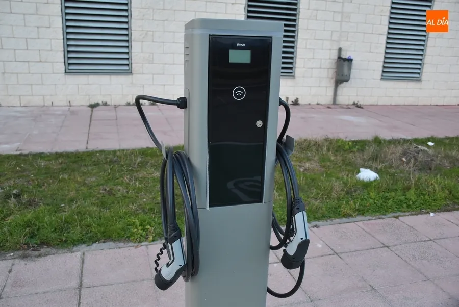 Foto 4 - La Junta crea una electrolinera a las puertas del Centro de Salud de Ciudad Rodrigo