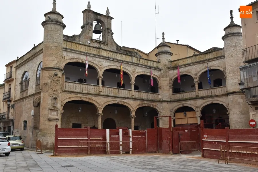 Foto 2 - Las barreras asoman por la Plaza cinco meses y medio despu&eacute;s de la &uacute;ltima vez