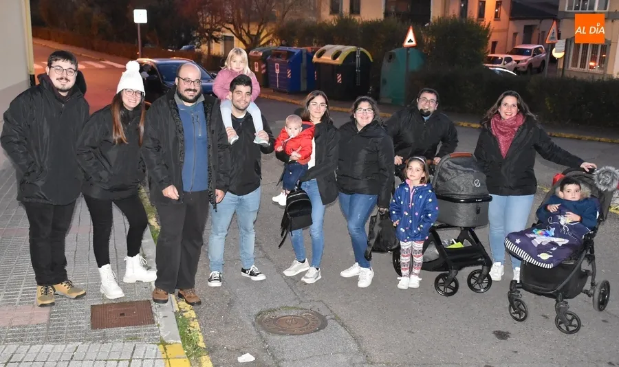 Foto 2 - Cientos y cientos de personas se olvidan del fr&iacute;o en una enorme tarde festiva comandada por Manliao