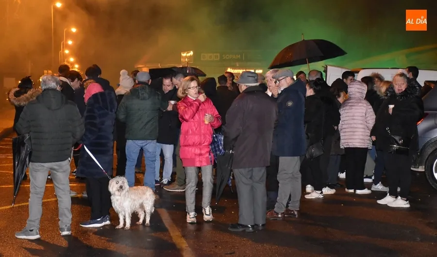 Foto 3 - San Andr&eacute;s disfruta de su hoguera de San Ant&oacute;n pese a las complicadas condiciones meteorol&oacute;gicas