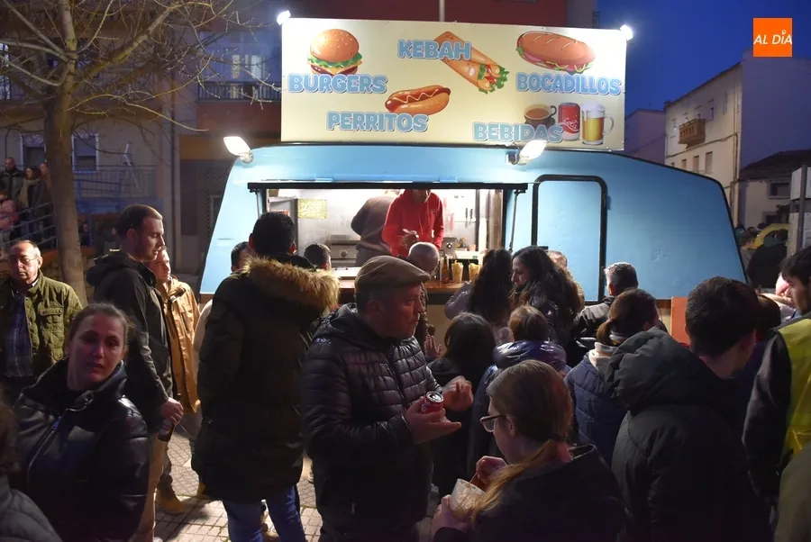 Foto 7 - Cientos y cientos de personas se olvidan del fr&iacute;o en una enorme tarde festiva comandada por Manliao