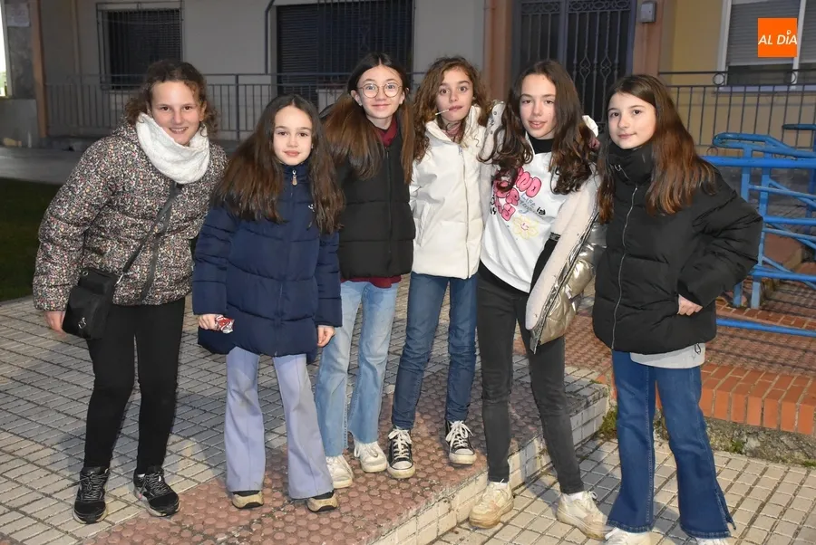 Foto 11 - Cientos y cientos de personas se olvidan del fr&iacute;o en una enorme tarde festiva comandada por Manliao