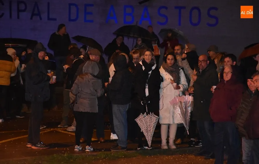Foto 9 - San Andr&eacute;s disfruta de su hoguera de San Ant&oacute;n pese a las complicadas condiciones meteorol&oacute;gicas