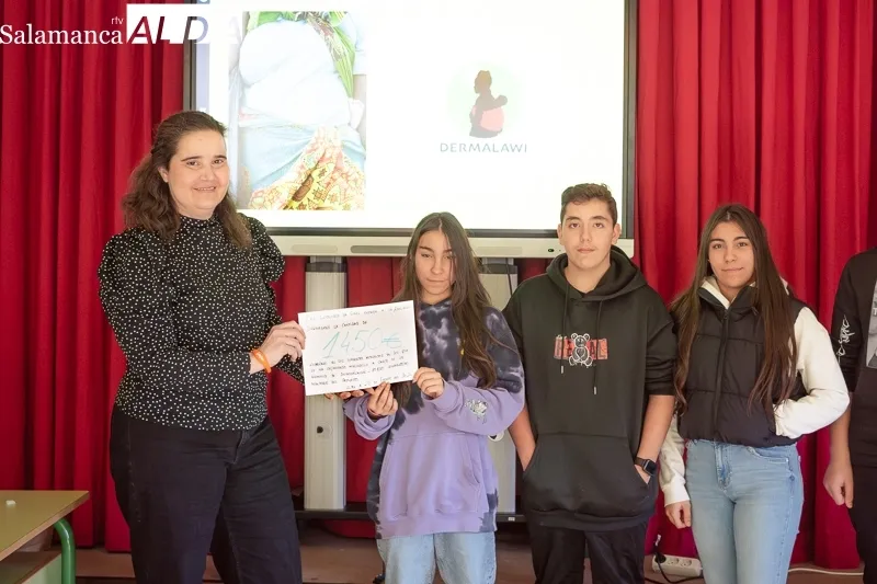 Foto 7 - Un total de 1.400 euros ben&eacute;ficos para el proyecto 'Dermalawi'