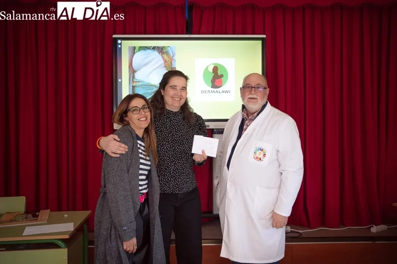 Foto 6 - Un total de 1.400 euros ben&eacute;ficos para el proyecto 'Dermalawi'