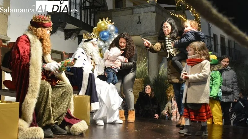 Foto 10 - Los Reyes Magos reciben una gran acogida en Lumbrales