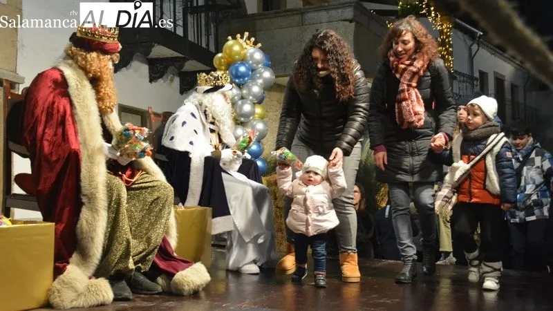 Foto 8 - Los Reyes Magos reciben una gran acogida en Lumbrales