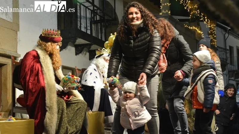 Foto 7 - Los Reyes Magos reciben una gran acogida en Lumbrales