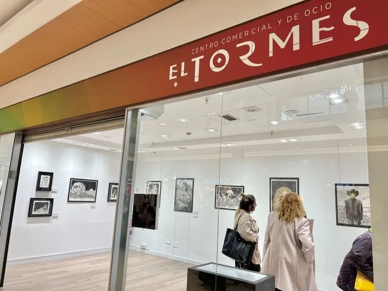 Exposición 'Un Nuevo Punto y Sigo' de Judamogu, en El Tormes. Foto El Tormes