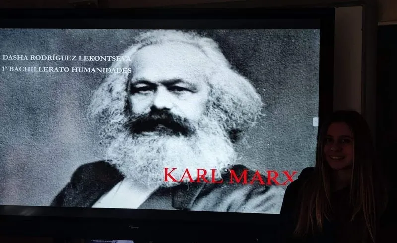 Ejercicio de los grandes personajes del siglo XIX en el colegio San Juan Bosco