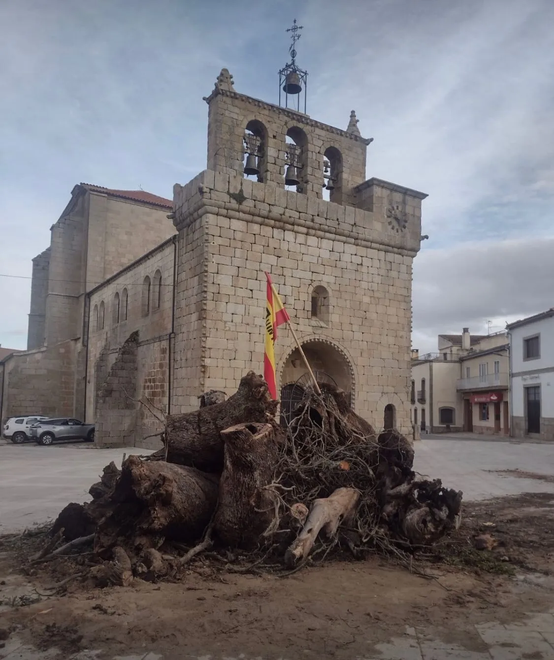 Foto 4 - Villavieja despide el a&ntilde;o con la hoguera de quintos