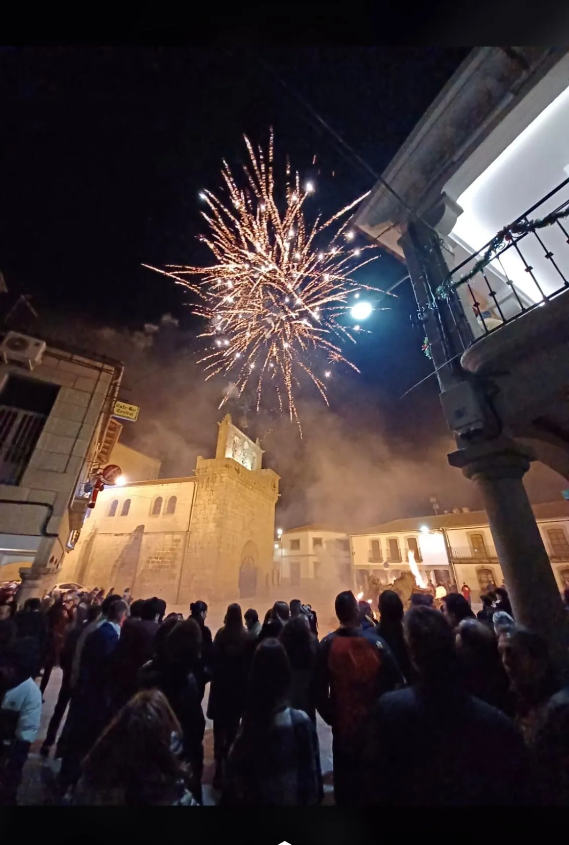 Foto 7 - Villavieja despide el a&ntilde;o con la hoguera de quintos