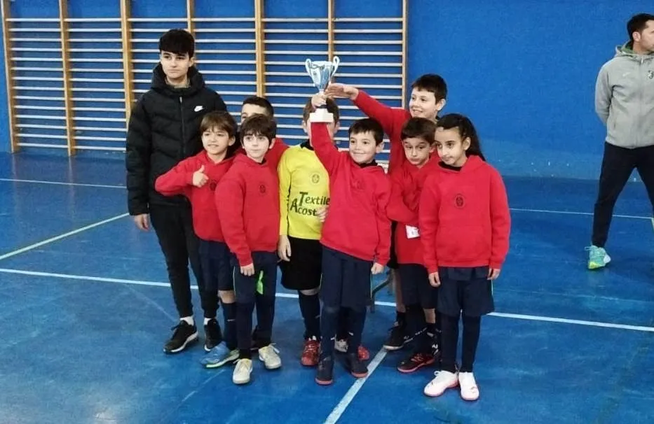Foto 5 - El Benjam&iacute;n A del III Columnas, subcampe&oacute;n del Torneo de Reyes organizado por Intersala