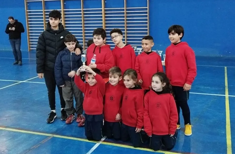 Foto 2 - El Benjam&iacute;n A del III Columnas, subcampe&oacute;n del Torneo de Reyes organizado por Intersala