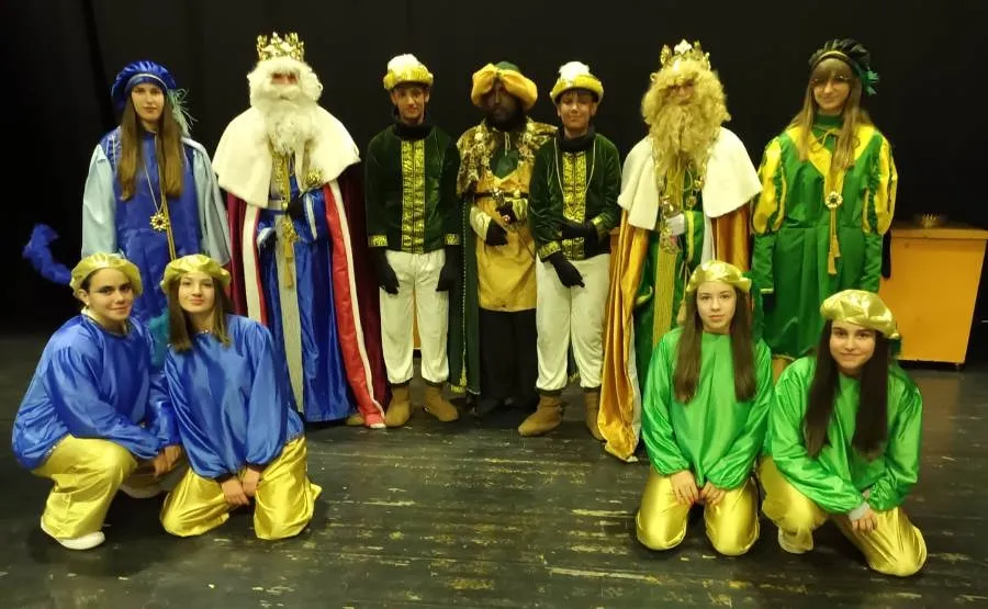 Foto 9 - Los j&oacute;venes lideran la animad&iacute;sima Cabalgata de Sancti-Sp&iacute;ritus