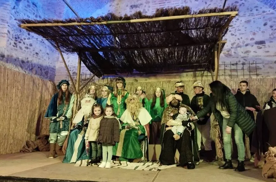 Foto 8 - Los j&oacute;venes lideran la animad&iacute;sima Cabalgata de Sancti-Sp&iacute;ritus