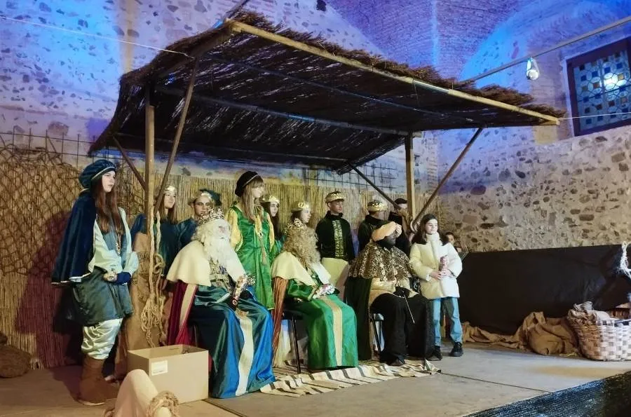 Foto 5 - Los j&oacute;venes lideran la animad&iacute;sima Cabalgata de Sancti-Sp&iacute;ritus