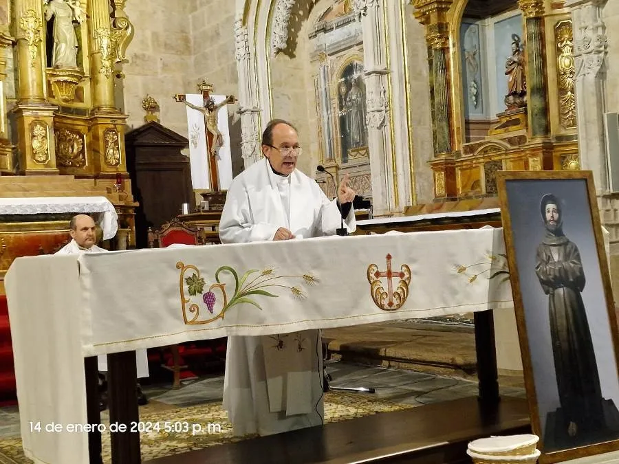 Foto 5 - 55 personas peregrinan hasta El Zarzoso con San Andr&eacute;s para ganar el Jubileo