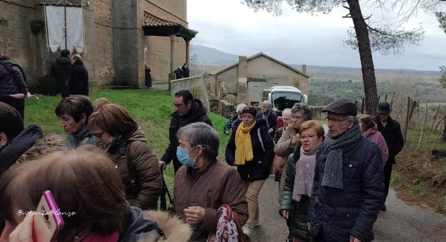 Foto 10 - 55 personas peregrinan hasta El Zarzoso con San Andr&eacute;s para ganar el Jubileo
