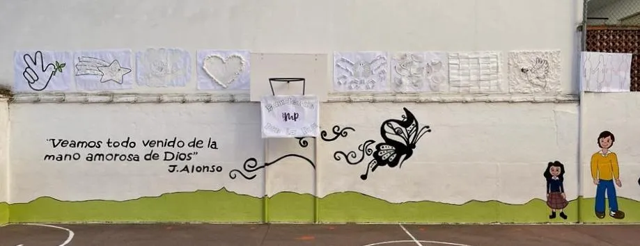 Foto 2 - Misioneras-Santa Teresa crea una gran bandera por la paz