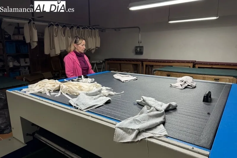 El equipo de la Cooperativa Macotextil trabajando en su taller