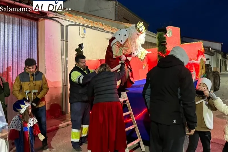 Los Reyes Magos protagonizaban su tradicional Cabalgata en Macotera