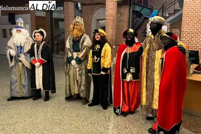 Peñaranda se echaba a las calles para vivir su multitudinaria Cabalgata de Reyes