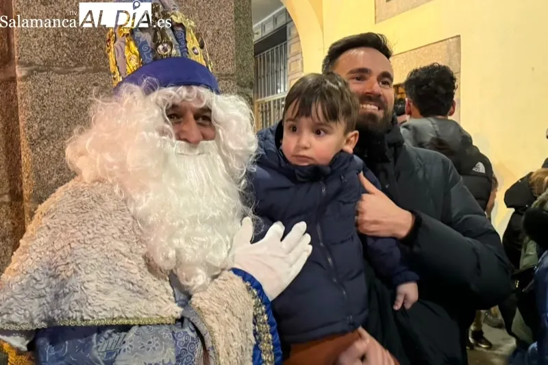 Peñaranda se echaba a las calles para vivir su multitudinaria Cabalgata de Reyes