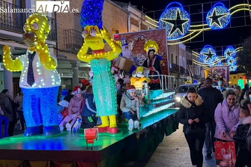 Peñaranda se echaba a las calles para vivir su multitudinaria Cabalgata de Reyes