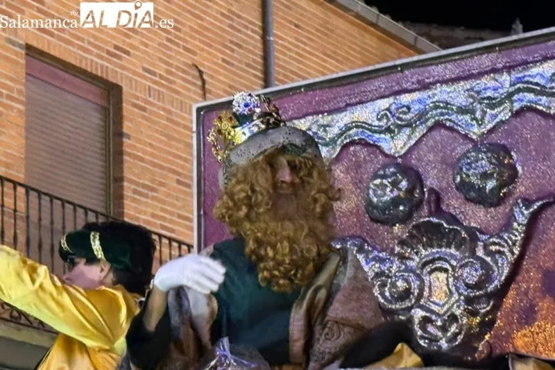 Peñaranda se echaba a las calles para vivir su multitudinaria Cabalgata de Reyes