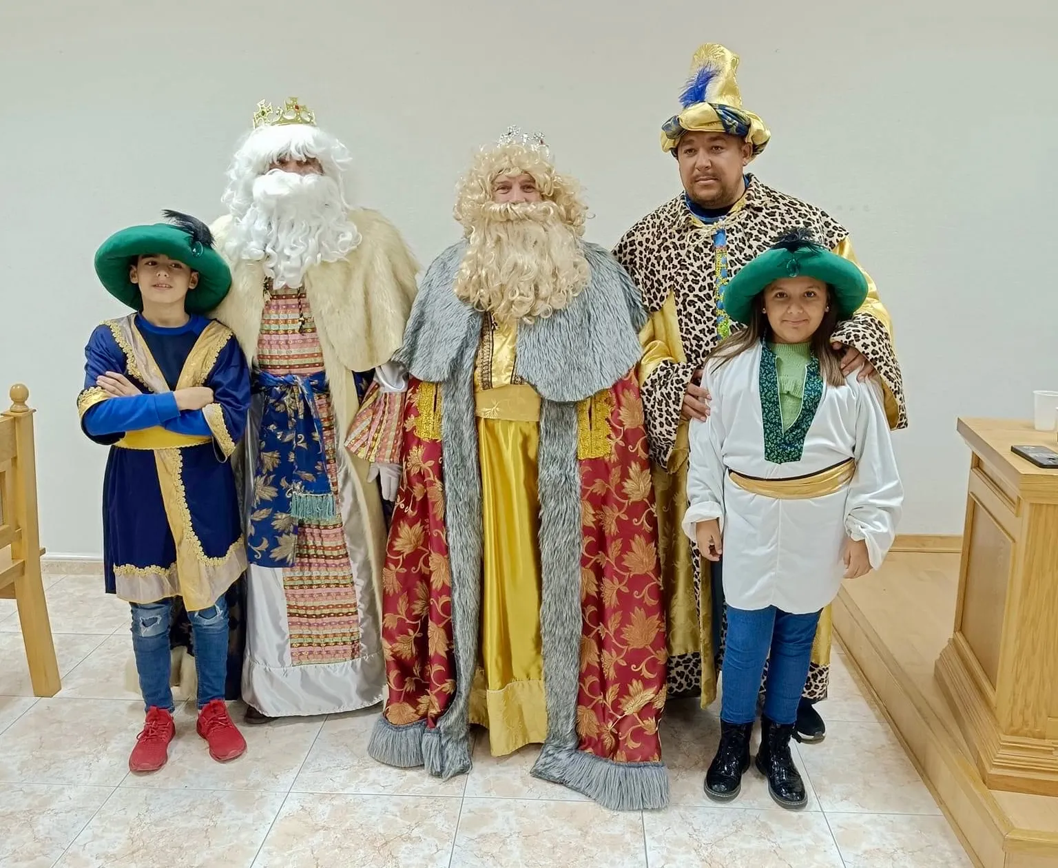 Foto 3 - Los Reyes Magos llenan de ilusi&oacute;n la comarca