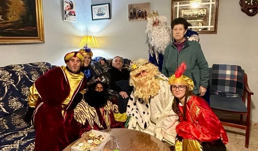 Foto 4 - Los Reyes Magos llenan de ilusi&oacute;n la comarca