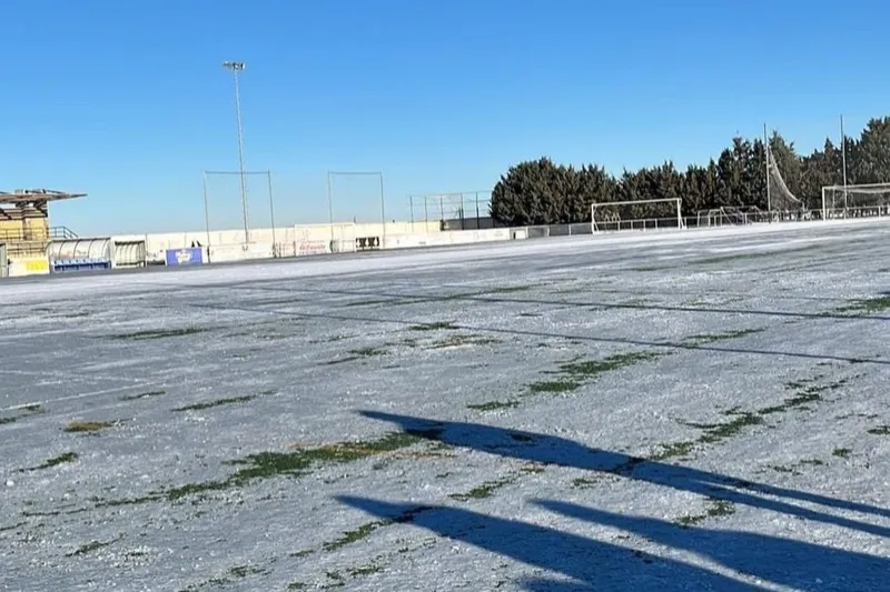 Foto 3 - S&aacute;bado marcado por el plan especial de mantenimiento en calles, mientras el CD Pe&ntilde;aranda suspende partidos por la nieve y el hielo