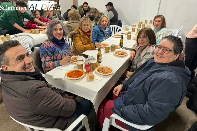 La cofradía Nuestra Señora de la Esperanza celebraba una gran alubiada de San Antón