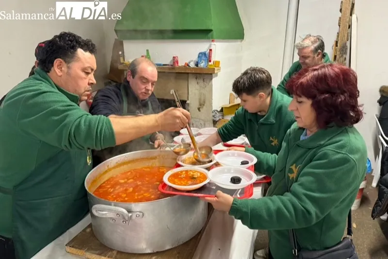 La cofradía Nuestra Señora de la Esperanza celebraba una gran alubiada de San Antón