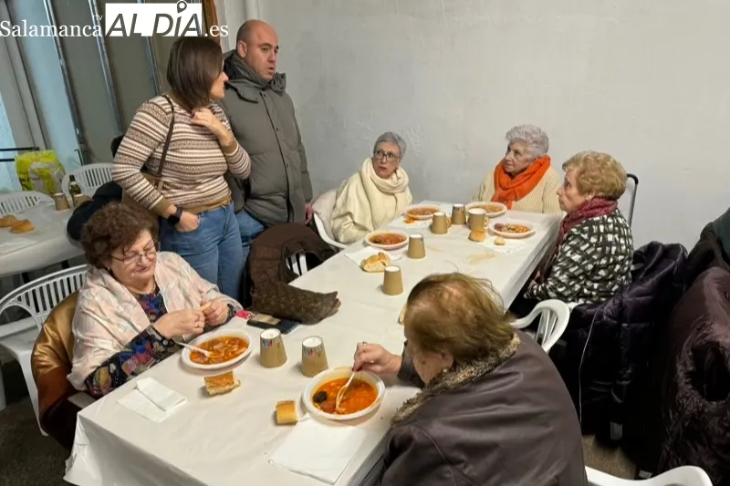 La cofradía Nuestra Señora de la Esperanza celebraba una gran alubiada de San Antón