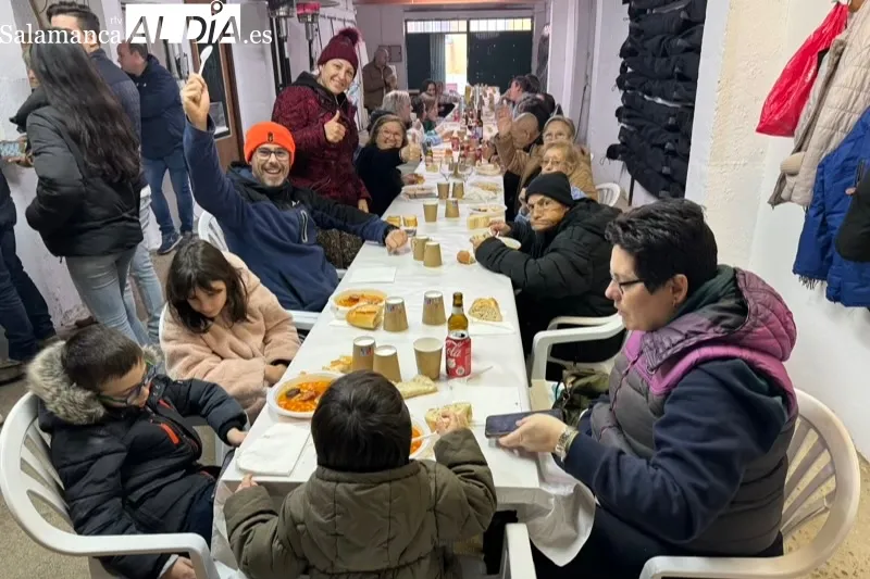 La cofradía Nuestra Señora de la Esperanza celebraba una gran alubiada de San Antón