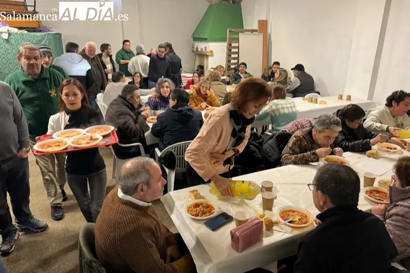 La cofradía Nuestra Señora de la Esperanza celebraba una gran alubiada de San Antón
