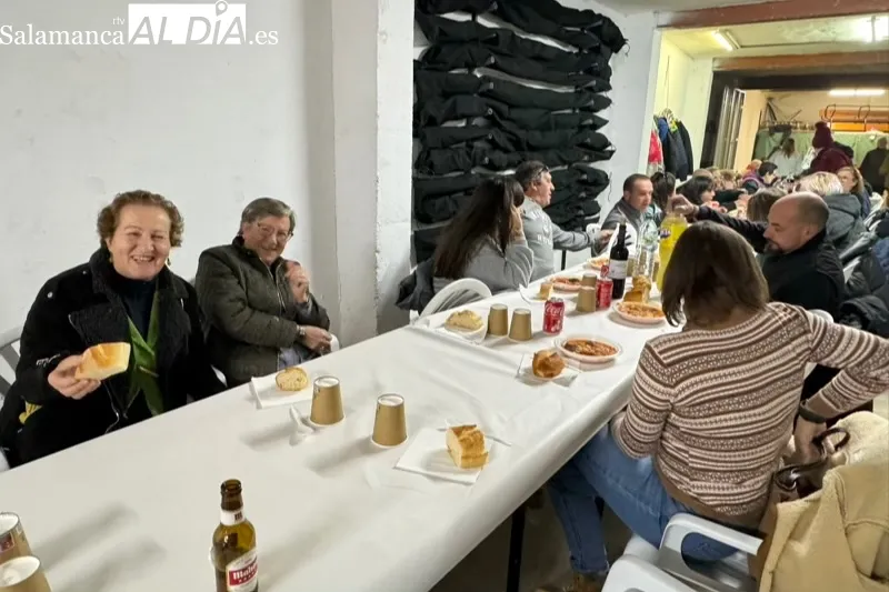 La cofradía Nuestra Señora de la Esperanza celebraba una gran alubiada de San Antón
